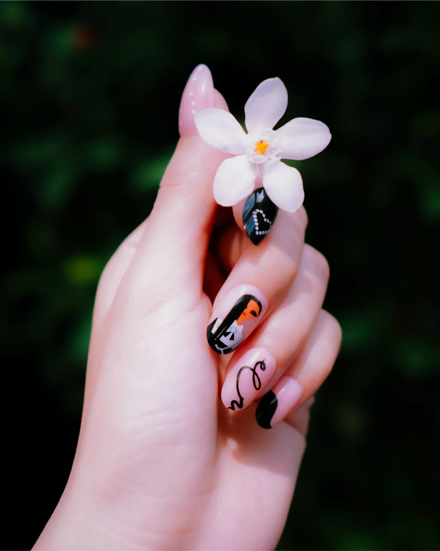 Doubt – Nude & Black Press-On Nails - ZOEWHO?