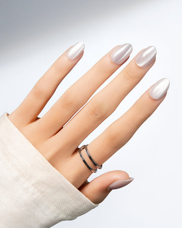 Moonlit Glass – Pearl Chrome Cat-Eye Press-On Nails